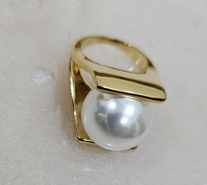 Modern Pearl Ring
