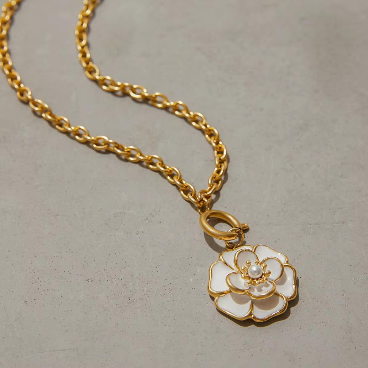 CAMELLIA BLOOM PENDANT NECKPIECE